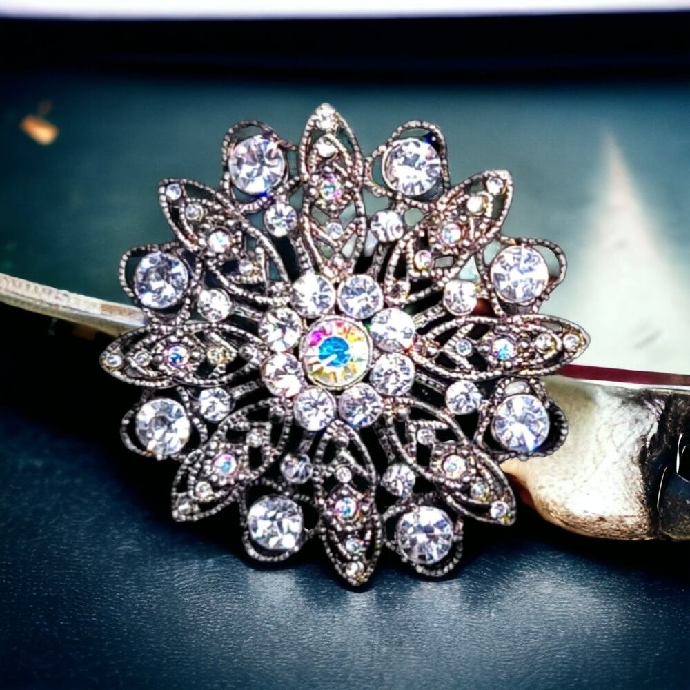 Liz Claiborne Silver Tone Rhinestone Holiday Christmas Snowflake Brooch Pin